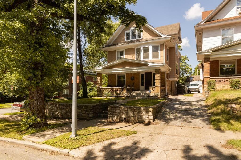 Historic Family Getaway, 5 Star Location, Royal Beds Villa Kansas City Exterior photo